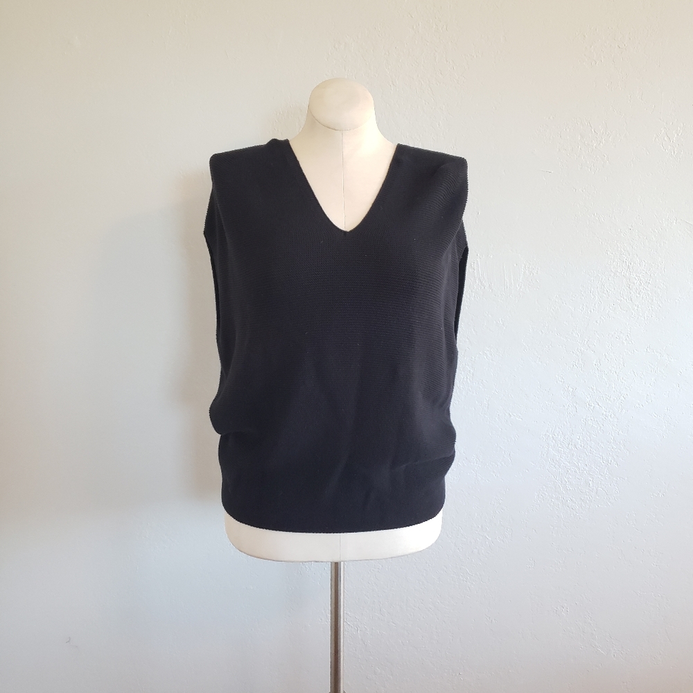Uniqlo Sleeveless Knit Sweater